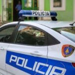 “Jam mik i tët biri”/ Mashtronte qytetarë dhe u merrte shuma parash, arrestohet 64-vjeçari