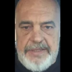 “Do përballeni me penalitete”/ Tjetër ‘ultimatum’ nga Rama: Nuk ka ‘tokë e zanun’, hiqini vetë trarët e parkimeve dhe çadrat…
