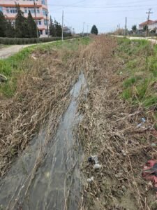 Kanali kullues prej më shumë se tre vite i papastruar, ankohen banorët