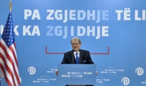 Sot protesta e opozitës/ “Pak orë nga uragani i shpresës”, Berisha thirrje shqiptarëve: Merrni pjesë! Kupa e Ramës u derdh, të mbushim Bulevardin!