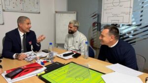 Në “ethet” e Botërorit, Sylvinho dhe stafi i tij zbresin në terren, takojnë legjionarët kuqezi