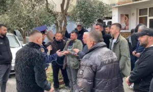 Banorët e Imshtës takim me Kryetaren e Bashkise Eriselda Sefa: Nuk do t’i lëshojmë tokat për panele diellore