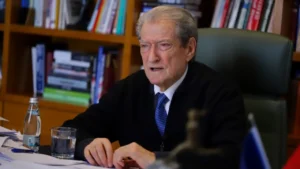 Berisha komenton vendimin e Kushtetueses për Ballukun: Edhe gjykata ka mëkatin e madh, i la dy muaj kohë që…