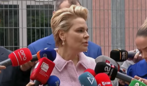 “Tani do kënaqeni”/ Kryemadhi pas daljes nga GJKKO: Nuk kisha pritshmëri. gjyqi është politik