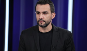 “Sheshi u lirua”/ Pas 108 ditësh, Adriatik Lapaj mbyll protestën para Kryeministrisë