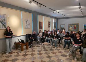 Nxënësit e “Nënshkruesi i Pavarësisë Nebi Sefa” aktivitet letrar me shkrimtarin Viktor Canosinaj