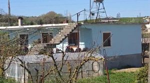 Përcillet në banesën e fundit 80- vjeçari që vrau me pushkë gruan dhe më pas veten, në Roskovec