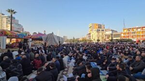 Dhjetra besimtarë mysliman fierakë festojnë Fitër Bajramin