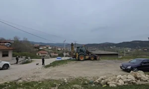 Fier/ Banorët kërkojnë ndërtimin e një xhamie: “Nuk falemi në këto ditë feste, na duhet një xhami e re”