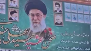 Misteri pas fatit të ajatollahut të ri të Iranit, Mojtaba Khamenei shfaqet në “muralin e martirëve”