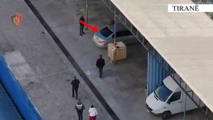 Tiranë/ Rrëmbyen dhe dhunuan një 32-vjeçar për para, arrestohen 2 persona, një në kërkim