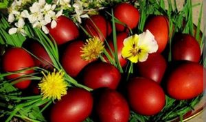 “Paqja qoftë me ju”/ Don Mark Tusha, mesazh urimi besimtarëve katolikë për Pashkë