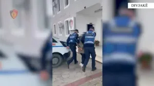 Kapet një 33-vjeçar i shpallur në kërkim, i dënuar me 4 vjet burgim, për kultivim të bimëve narkotikëve dhe armëmbajtje pa leje
