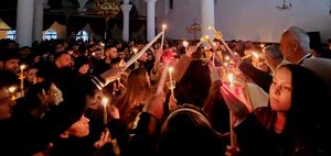 Pashkët Ortodokse në Lushnjë, besimtarët festojnë ringjalljen e Krishtit