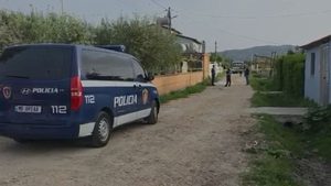 Lushnjë/ Gjendet i pajetë në rrugë 55-vjeçari, trupi dërgohet për autopsi