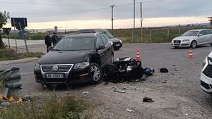 Aksident i rëndë në autostradën Lushnjë–Fier, motoçiklisti përplaset nga një automjet. Dërgohet në gjendje kritike në spital