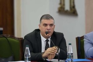 “Ministri bën pushime me taksat e fermerëve”, Tedi Blushi kërkon sërish interpelancë me Sallën: Do flasim për fondet e IPARD apo për qumështin pluhur serb që mbyti tregun?
