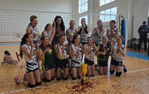 Ekipi i volejbollit të vajzave Lushnjë u shpallë Kampionë e Kategorisë A1 pas fitores 3-0 në ndeshjen finale me vajzat e ekipit të Mirditës