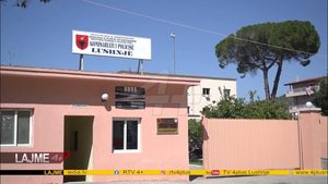 67 vjeçari vihet në pranga se ngacmoi seksualisht një 16-vjeçare në Lushnjë