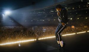 Filmi për Michael Jackson korr sukses në publik, pavarësisht kritikave negative