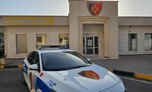 Vlorë, tentoi të digjte automjetin e punonjësit të policisë, ndalohet autori i dyshuar