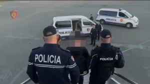 Pjesë e dosjes “Metamorfoza”/ Ekstradohet në Shqipëri Aleks Ndreka, pjesë e grupit kriminal dhe “siguruesi” i kushteve të vrasjes së tre personave