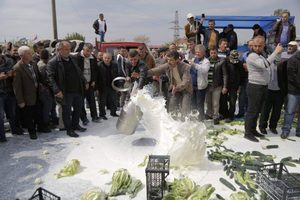 Pas heqjes së naftës falas fermerët do protestojnë, ekspertët: Skema kombëtare nuk mbulon kostot