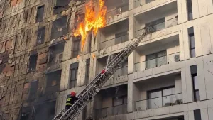 Bonus qiraje për “zjarrin”, miratohen sot në Këshillin Bashkiak pagesat prej 40 mijë lekësh për familjet e dëmtuara në pallatin pranë QSUT