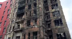 Djegia e pallatit pranë QSUT/ Prokuroria e Tiranës merr në pyetje pesë fëmijë, dyshohet se hodhën mbeturina në vatrën ku nisi zjarri