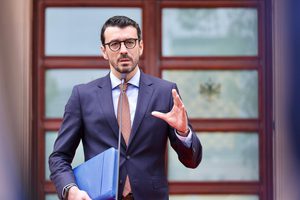 Kriza e çmimeve/ Qeveria miraton kompensim 50 lekë për litër karburant për transportin publik