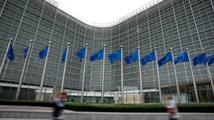 Komisioni i Jashtëm i PE miraton raportin, eurodeputeti Schieder: Shqipëria, një nga dy vendet kryesuese për zgjerimin e BE, të vijojnë reformat