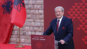 Berisha në Krujë me demokratët, përkujton Skënderbeun dhe sulmon qeverinë: Rama është Hamzai