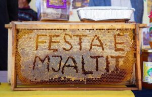 “Festa e Mjaltit” në Golem promovon prodhimet bio të zonës