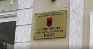 “Janë divorcuar”/ Falsifikuan vendime gjykatash shqiptare dhe greke, nën hetim avokatja dhe përkthyesja në Fier