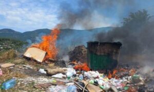 Tymi nga djegia e mbetjeve kthen Frakullën e Madhe në zonë alarmi mjedisor. Banorët: Po rrezikohet shëndeti dhe jeta e fëmijëve tanë