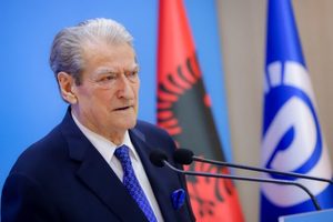 Sot tubimi i opozitës/ “Klanet e drogës të lidhura me qeverinë”, Berisha: Protestat, zëri më i fuqishëm i shqiptarëve dinjitozë! Të bashkohemi kundër regjimit
