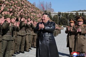 Koreja e Veriut heq nga kushtetuta objektivin e ribashkimit me Korenë e Jugut dhe forcon qëndrimin armiqësor ndaj Seulit