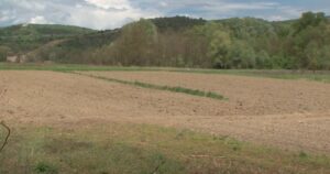 Mbi 20 mijë hektarë tokë pa ujë prej 35 vitesh. Fermerët kërkojnë rikthimin e sistemit vaditës.