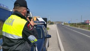Monitorim inteligjent në rrugët e Fierit, 14 drejtues mjetesh të proceduar brenda javës
