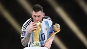 Nga fushat e Rosarios në majën e botës, futbolli feston ditëlindjen e “gjeniut” Leo Messi. A do të jetë Botërori i dytë dhurata e tij për 39-vjetor?