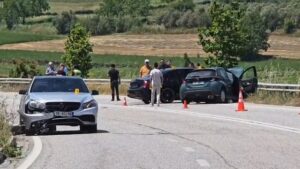 Levan–Tepelenë, “rruga e vdekjes” vijon të marrë jetë. Banorët kërkojnë mbikalime e nënkalime, policia apel për më shumë kujdes në qarkullim.