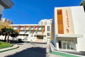 Ikën gripi, mbërrijnë tonsilitet, mjeku pediatër: Fluksi i ulët por shqetësuese temperatura e lartë tek të vegjëlit