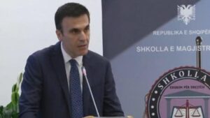 “Sistemi i drejtësisë ende në një fazë komplekse”/ Olsian Çela: Rikuperimi i besimit të publikut ende një proces që kërkon kohë