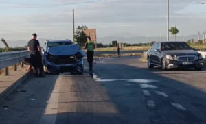 Dy të plagosur në aksident në rrethrrotullimin e Kolonjës