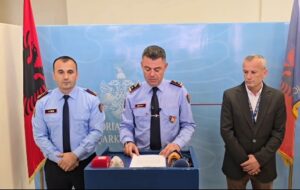 Konferencë për shtyp e Drejtorit të Drejtorisë Vendore të Policisë Fier, Drejtues Erion Ahmeti, mbi rezultatet e punës së muajit maj.