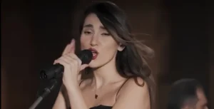 74 goditje me kamzhik për këngëtaren iraniane që këndoi pa hixhab, zemërim brenda dhe jashtë Iranit