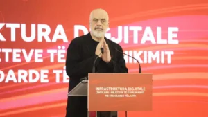 “Të ndjekin shembullin e ministrit Demo, shtëpinë e ka në Tiranë dhe punon në rrethe”/ Rama kritikon kryebashkiakët: Nëse nuk ndryshon situata, do përmend emra