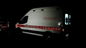 E rëndë në Korçë, njerku plagos në kokë me thikë 18-vjeçarin