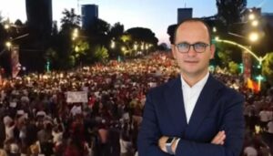 “Fryma e revoltës s’mund të shuhet”/ 36 ditë sheshet plot për dorëheqjen e Ramës, Ditmir Bushati: Protestohet kundër arrogances dhe aleancës politikë-krim. Ndryshimi i pashmangshëm