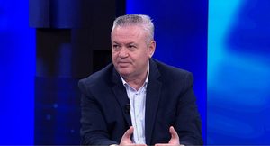 “Ripërtëritja të mos kthehet në ripërtypje”/ Murrizi kritika Berishës para mbledhjes së PD: Nxirr emrat! Boll me eunukë që marrin urdhra me WhatsApp
